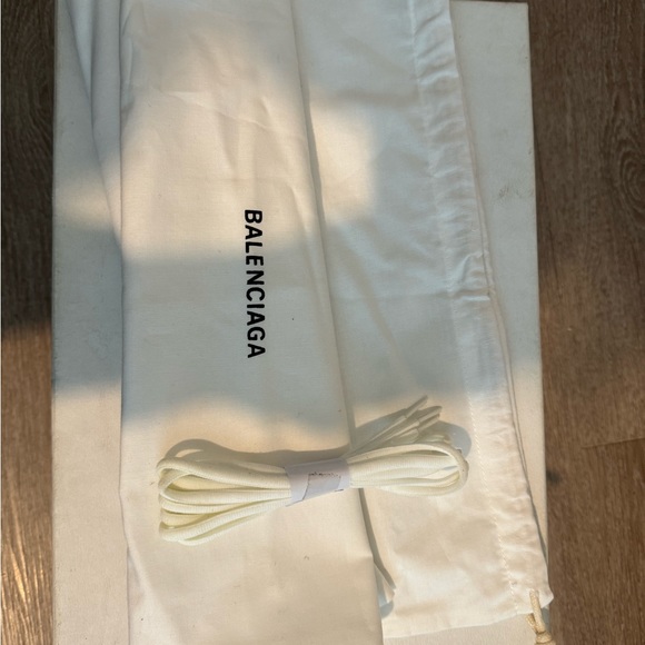 BALENCIAGA High Top Perforated Sneaker RED - Picture 4 of 12